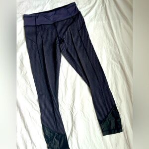 Lululemon women’s mid rise leggings purple & black stripes - 8